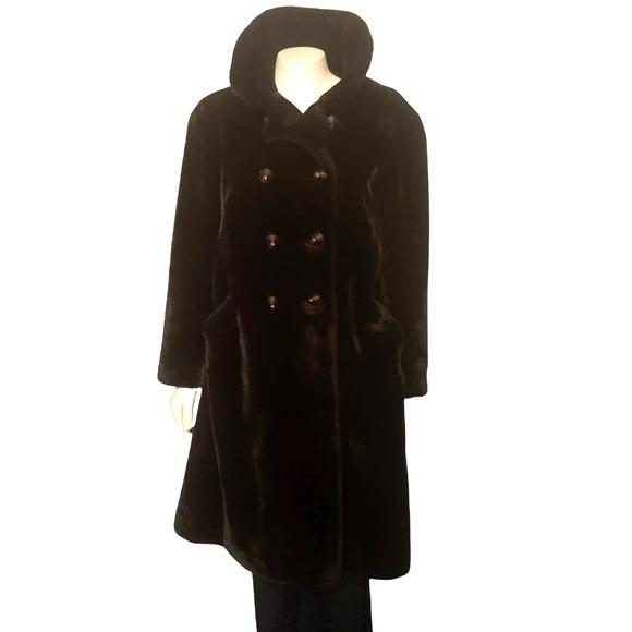 bergdorf goodman Jackets & Blazers - Bergdorf Goodman faux fur coat M